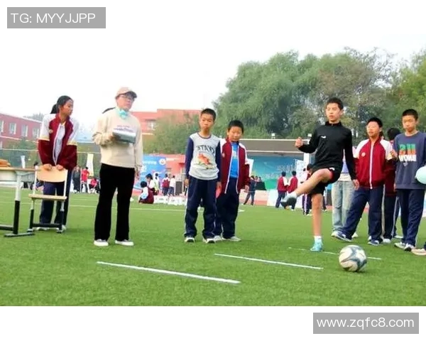 足球传奇青春岁月：从草地到绿茵场的梦想起航