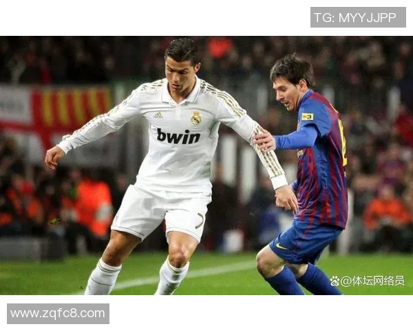 足球巨星标志性绝技盘点:从梅西的神奇突破到C罗的飞跃头球